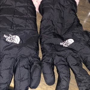North face gloves